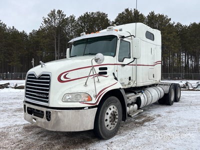 2013 Mack CXU613 6x4 Cabina con cuccetta per trattore stradale