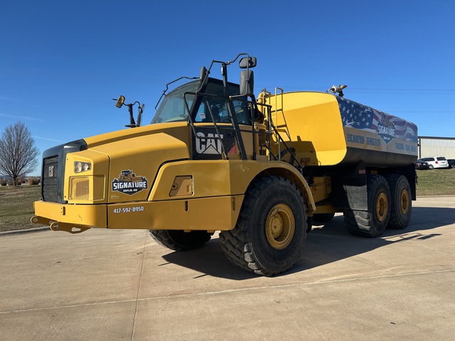 2015 Cat 745C 9000 gal 6x6 Articulated Water Truck