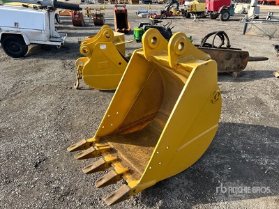 34 in Digging Excavator Bucket
