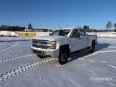 2015 Chevrolet Silverado 2500 4x4 Crew Cab بيك اب