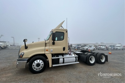 2017 Freightliner Cascadia 125 6x4 T/A Day Cab Truck Tractor