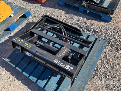 2025 GIYI GY-CYHC 30 in Mini Hydraulic Positioner Skid Steer Forks (Unused)