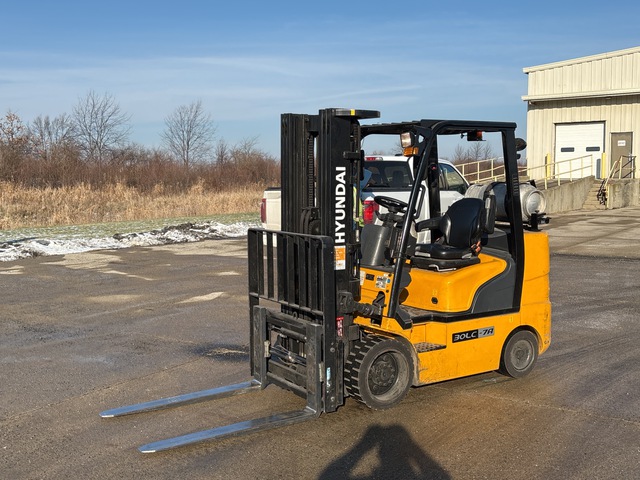Hyundai 30LC7A 5260 lb Cushion Tire Forklift