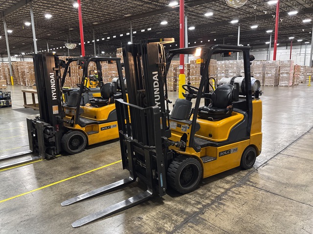 Hyundai 30LC7A 5260 lb Cushion Tire Forklift