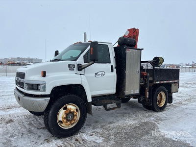 2002 Palfinger PK9501 9980 lb Knuckle Boom on 2006 Chevrolet C5500 4x4 Autocarro con braccio sollevamento