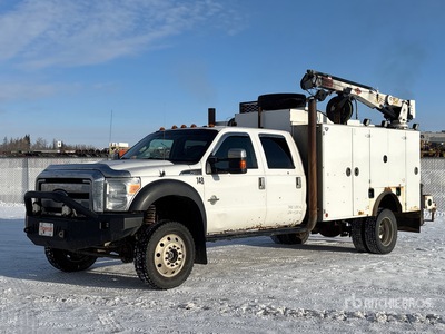 2013 Ford F-550 XLT 4x4 Crew Cab Autocarro officina