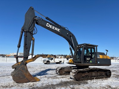 2014 John Deere 250G LC حفارة بجنزير
