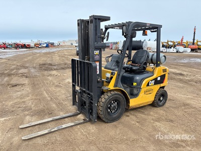 2017 Cat GP25N 3950 lb Pneumatic Tire Chariot Élévateur