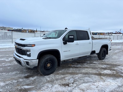 2024 Chevrolet Silverado 3500HD LT 4x4 Crew Cab Pickup