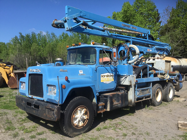 1977 (unverified) Mack RS686LS Concrete Pump Truck