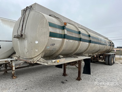 1973 Heil 8200 gal T/A Tanker Trailer