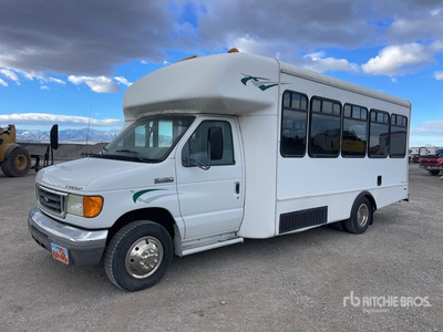2006 Ford E-450 Econoline 4x2 17-Seat Bus