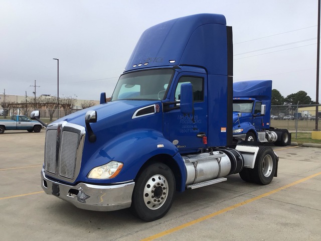 2017 Kenworth T680 4x2 S/A Day Cab Truck Tractor