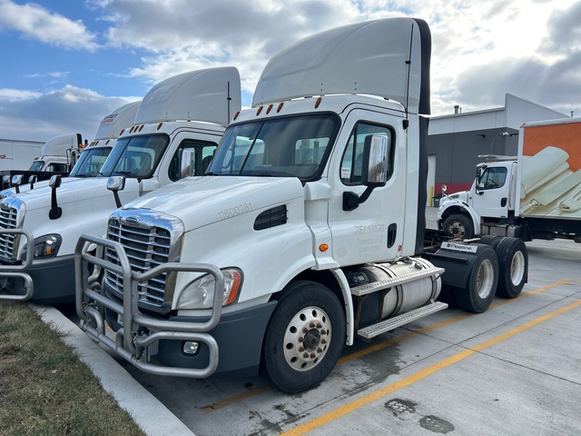 2016 Freightliner Cascadia 113 6x4 T/A Day Cab Truck Tractor (Inoperable)
