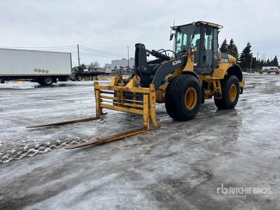 2009 John Deere 624K Chargeuse sur pneus