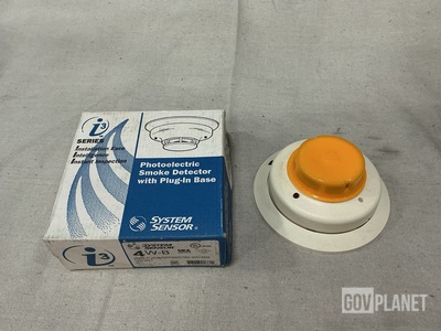 (26) System Sensor 4W-B Smoke Detectors