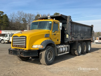 2009 Mack GU814 Granite 8x6 Camion à benne basculante Tri/E