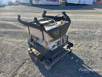 Skid Steer Roof Mounted Water Tank スキッドステア付属部品