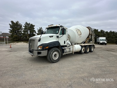 2015 Cat CT660 8x4 Mixer Truck