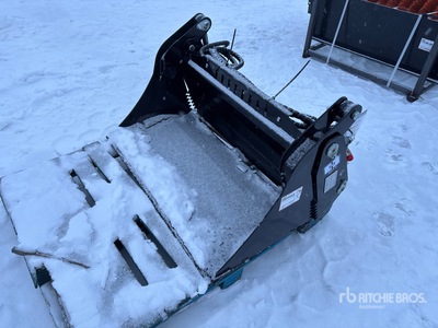 2025 GIYI GY-XKH39 39 in Multi-Purpose Mini Skid Steer Bucket (Unused)