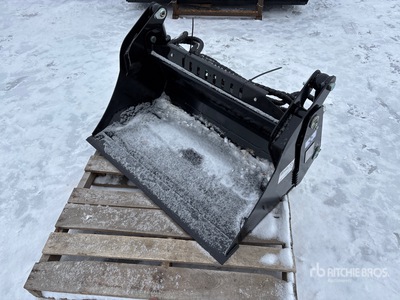 2025 GIYI GY-XKH39 39 in Multi-Purpose Mini Skid Steer Bucket (Unused)