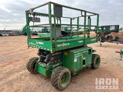 2016 Skyjack SJ6826 RT 4x4 Dual Fuel Scissor Lift