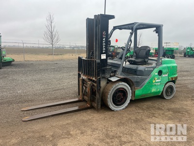 2015 Toyota 8FG45U 8500 lb Pneumatic Tire Wózek widłowy