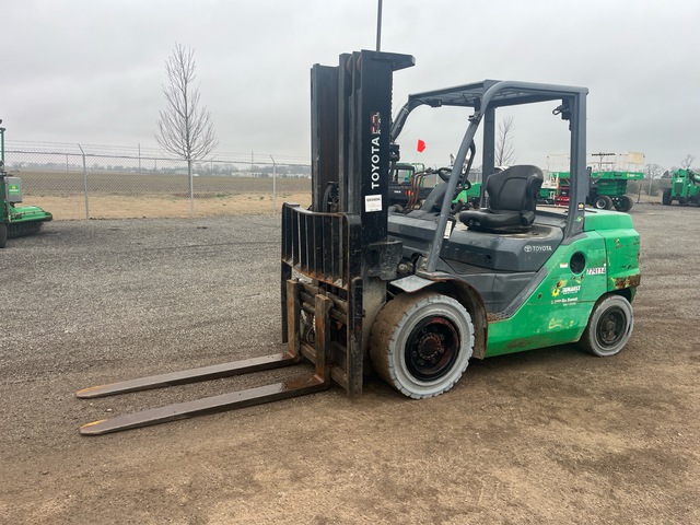 2015 Toyota 8FG45U 8500 lb Pneumatic Tire Forklift
