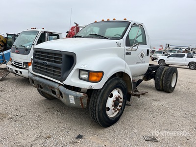 2001 Ford F-750 4x2 Cab & Chassis