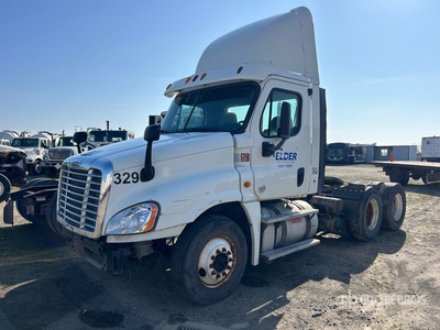 2013 Freightliner Cascadia 125 6x4 Ciągnik siodłowy T/A z kabiną dzienną