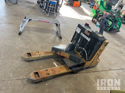 2022 Big Joe WPT45 4500 lb Electric Vérins de châssis (Inoperable)