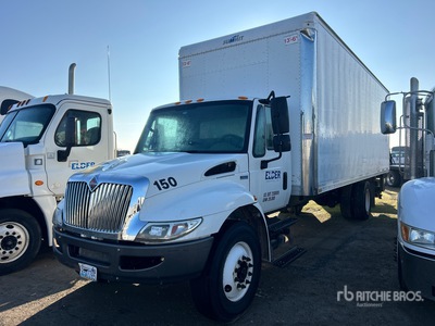 2015 International 4300 4x2 Furgoneta caja cerrada