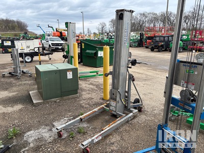 2000 Genie SLC-24 Material Hoist