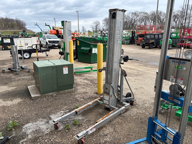 2000 Genie SLC-24 Material Hoist