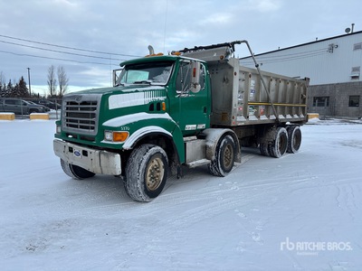 2000 Sterling LT9511 8x4 Twin-Steer Camion à benne tandem