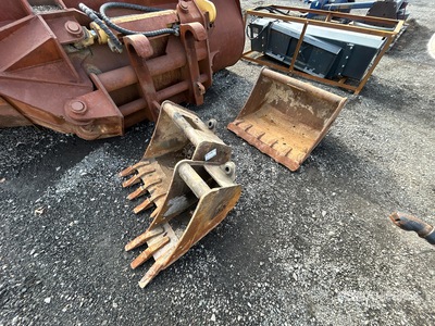 Quantity of (3) 34 in Digging Excavator Bucket