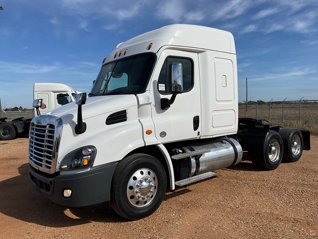 2019 Freightliner Cascadia 113 6x4 T/A Sleeper Truck Tractor