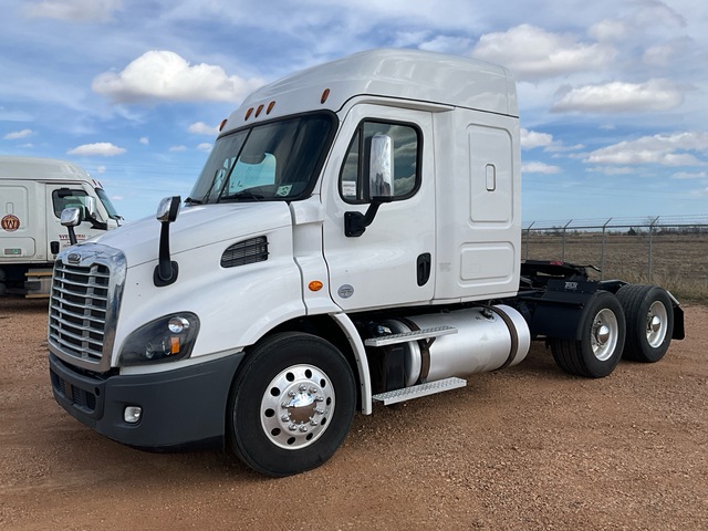 2018 Freightliner Cascadia 113 6x4 T/A Sleeper Truck Tractor