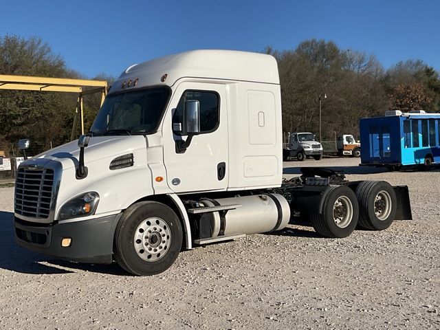 2018 Freightliner Cascadia 113 6x4 T/A Sleeper Truck Tractor