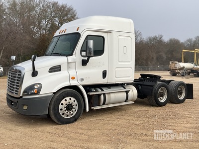 2016 Freightliner Cascadia 113 6x4 T/A Sleeper Truck Tractor