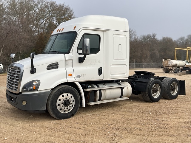 2016 Freightliner Cascadia 113 6x4 T/A Sleeper Truck Tractor
