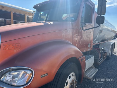 2006 Freightliner Columbia 120 6x4 Camión Cisterna de Combustible (Inoperable)