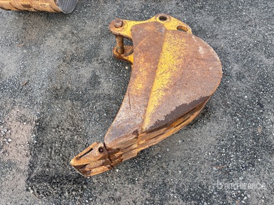 12 in Cleanup Godet arrière de rétrocaveuse