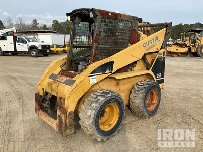 2003 Cat 252 Chargeuse à direction à glissement