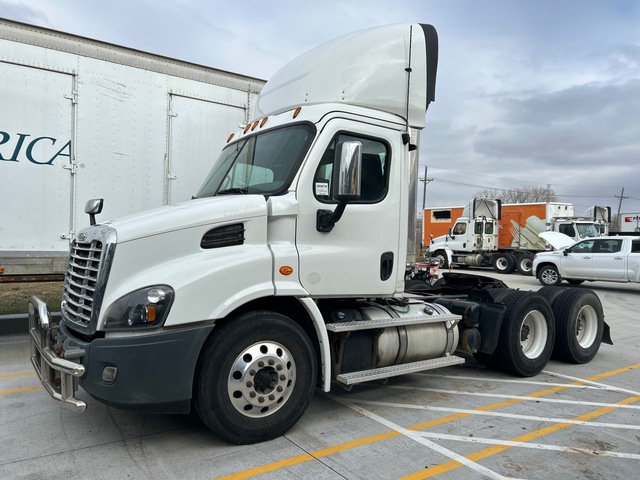 2017 Freightliner Cascadia 6x4 T/A Day Cab Truck Tractor