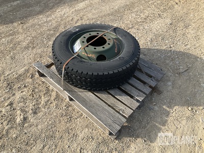 Michelin 275/70R22.5 Tire w/Wheel