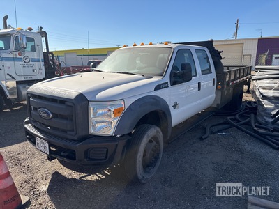 2015 Ford F 550 Crew Cab w/Crane 4x4 Crew Cab Flatbed Truck