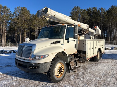 Altec L45M 45 ft on 2009 International 4400 4x2 Piattaforma autocarrata