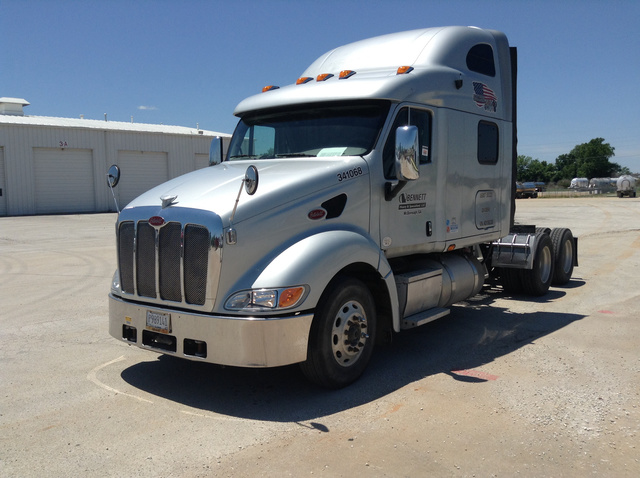 2010 Peterbilt 387 T/A Sleeper Truck Tractor
