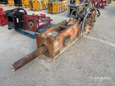 NPK GHS10 Orange Excavator Martello idraulico